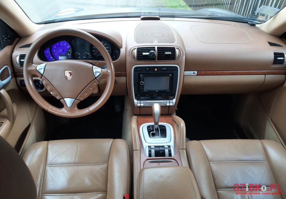 2005' Porsche Cayenne photo #2