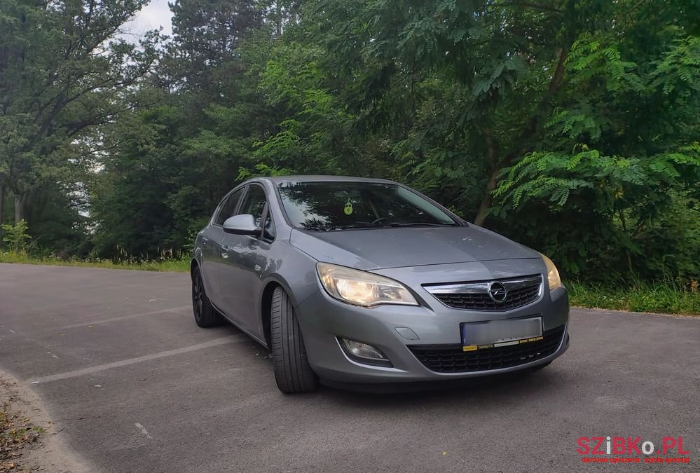 2010' Opel Astra Iv 2.0 Cdti Cosmo photo #1