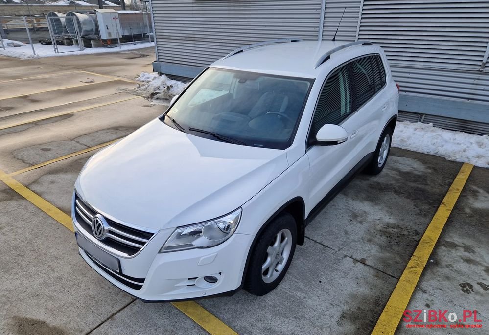 2010' Volkswagen Tiguan photo #6