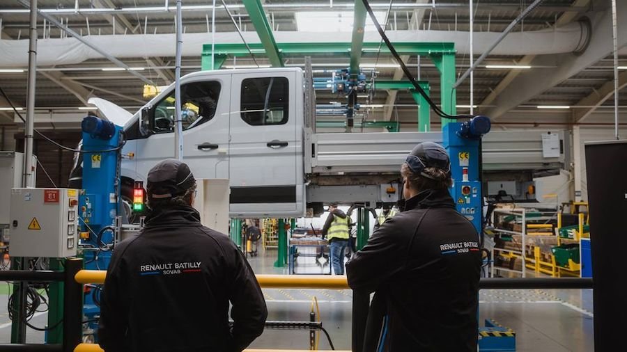 Renault rozwija ofertę fabrycznych zabudów dla samochodów dostawczych