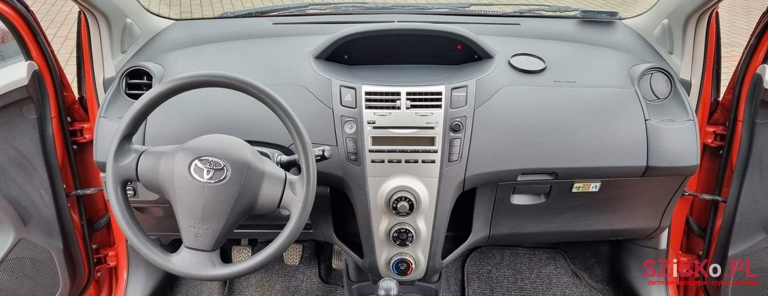 2007' Toyota Yaris photo #4