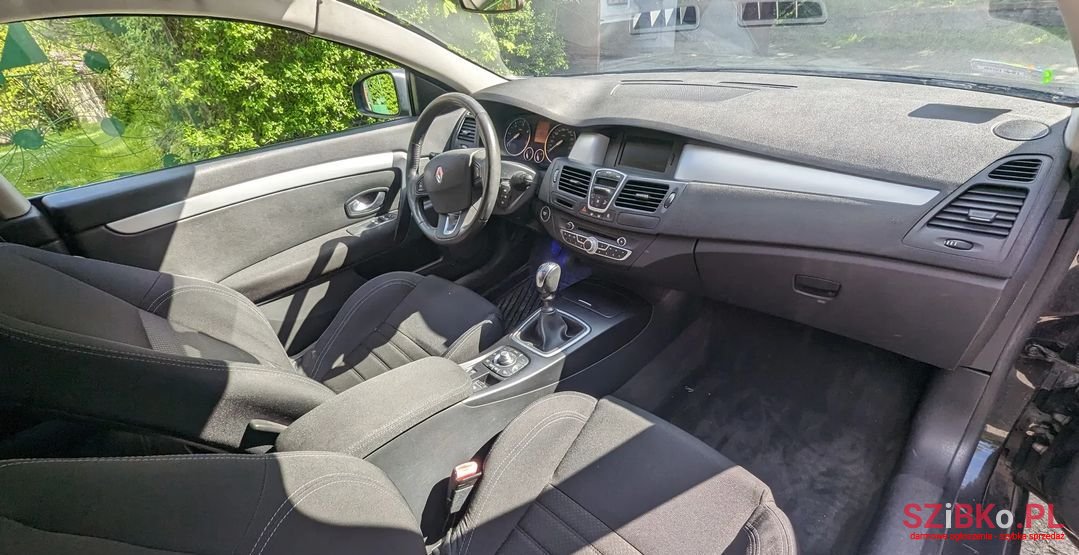 2010' Renault Laguna photo #5