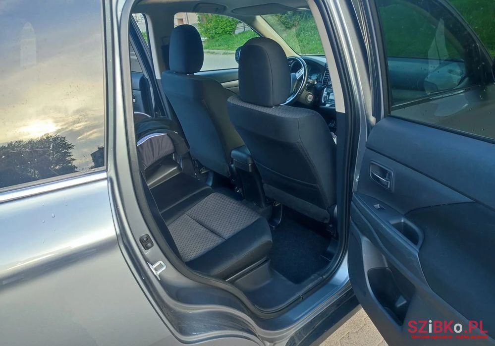 2013' Mitsubishi Outlander photo #6
