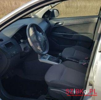 2012' Opel Astra photo #1