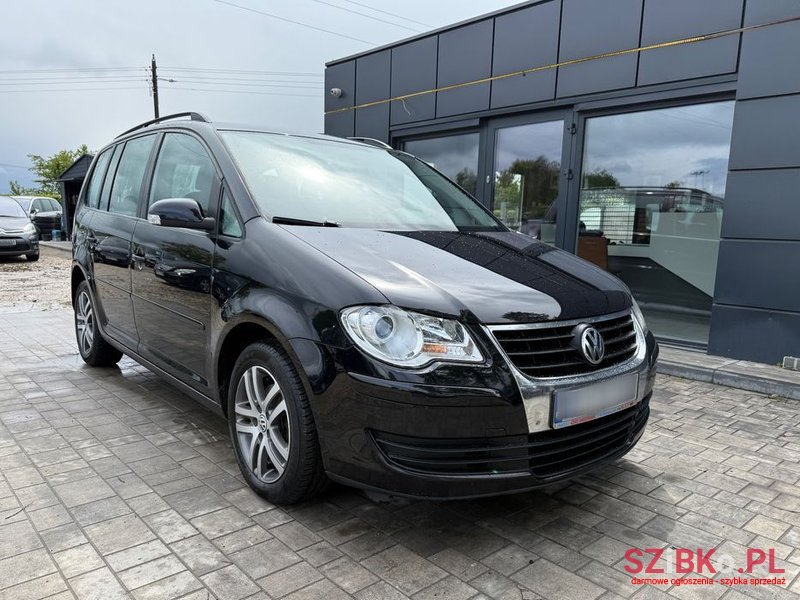 2008' Volkswagen Touran photo #1