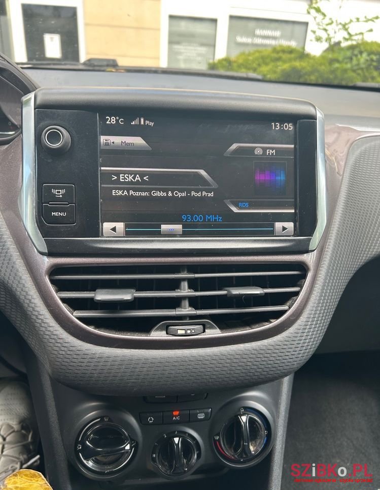 2014' Peugeot 2008 photo #5