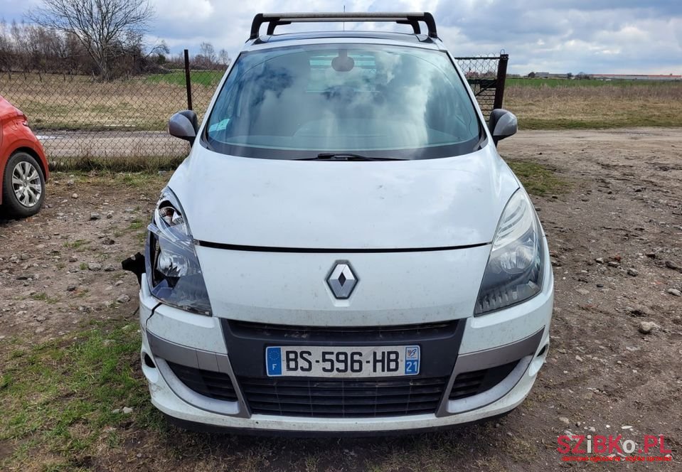 2011' Renault Scenic photo #1