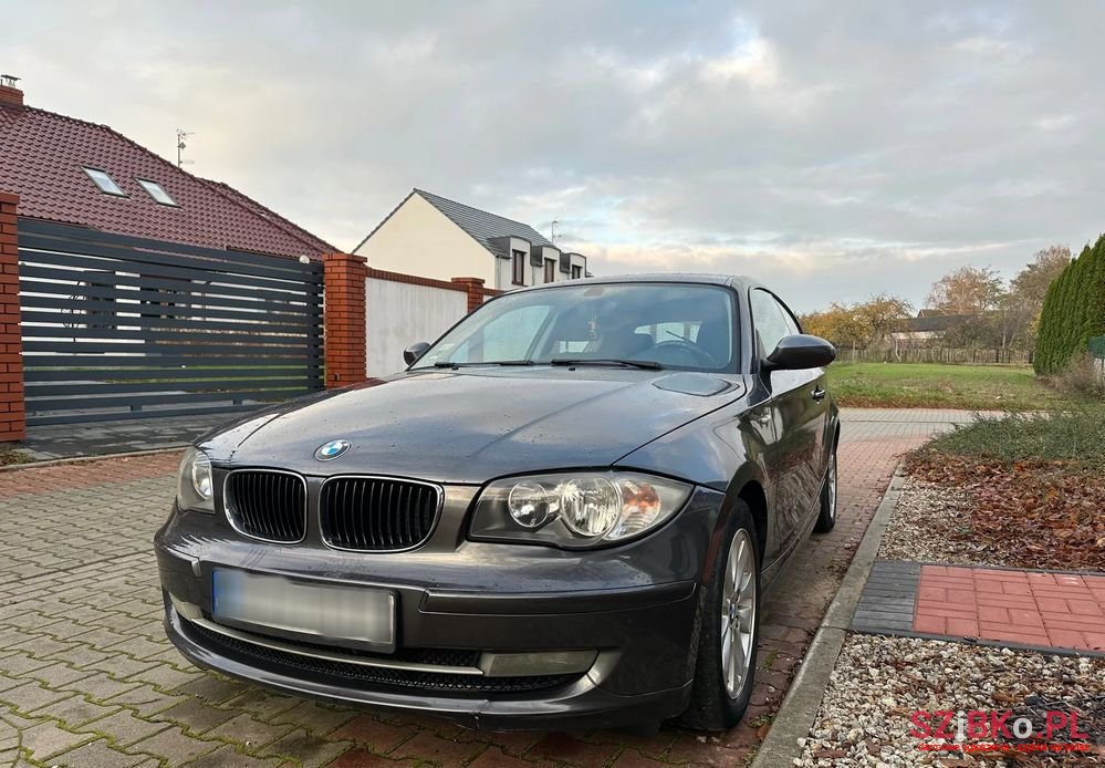 2008' BMW 1 Series 118D photo #3