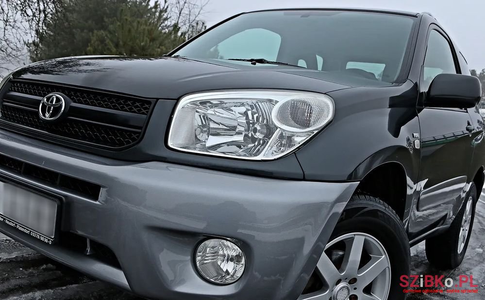 2004' Toyota RAV4 photo #1