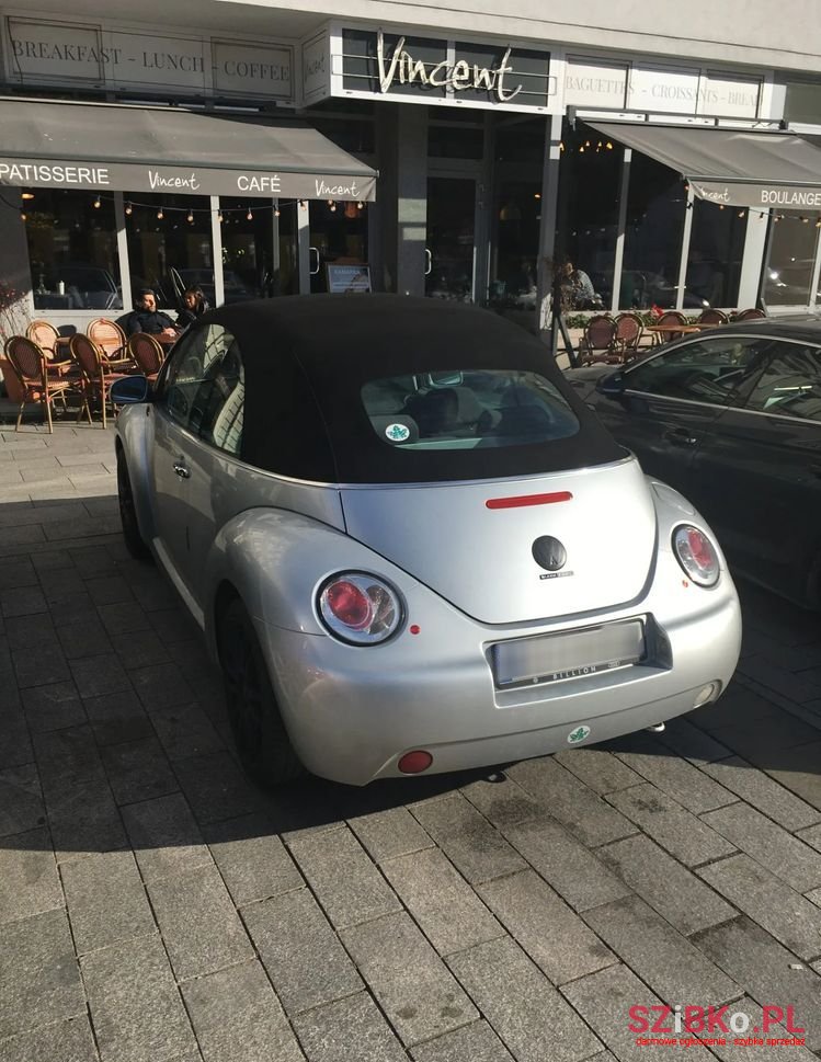 2003' Volkswagen New Beetle 2.0 photo #4