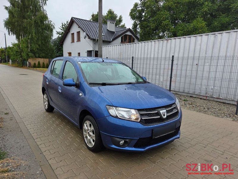 2012' Dacia Sandero photo #2