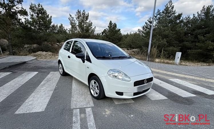 2012' Fiat Punto photo #1