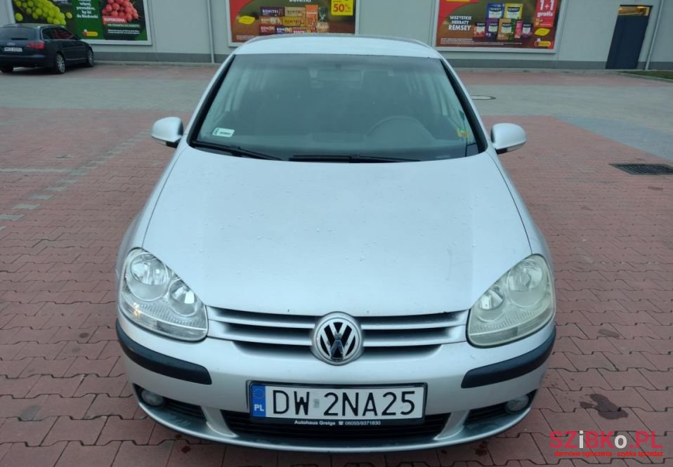 2004' Volkswagen Golf photo #3