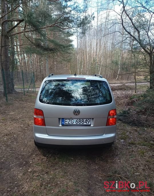2005' Volkswagen Touran photo #4