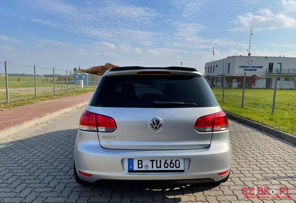 2009' Volkswagen Golf photo #4