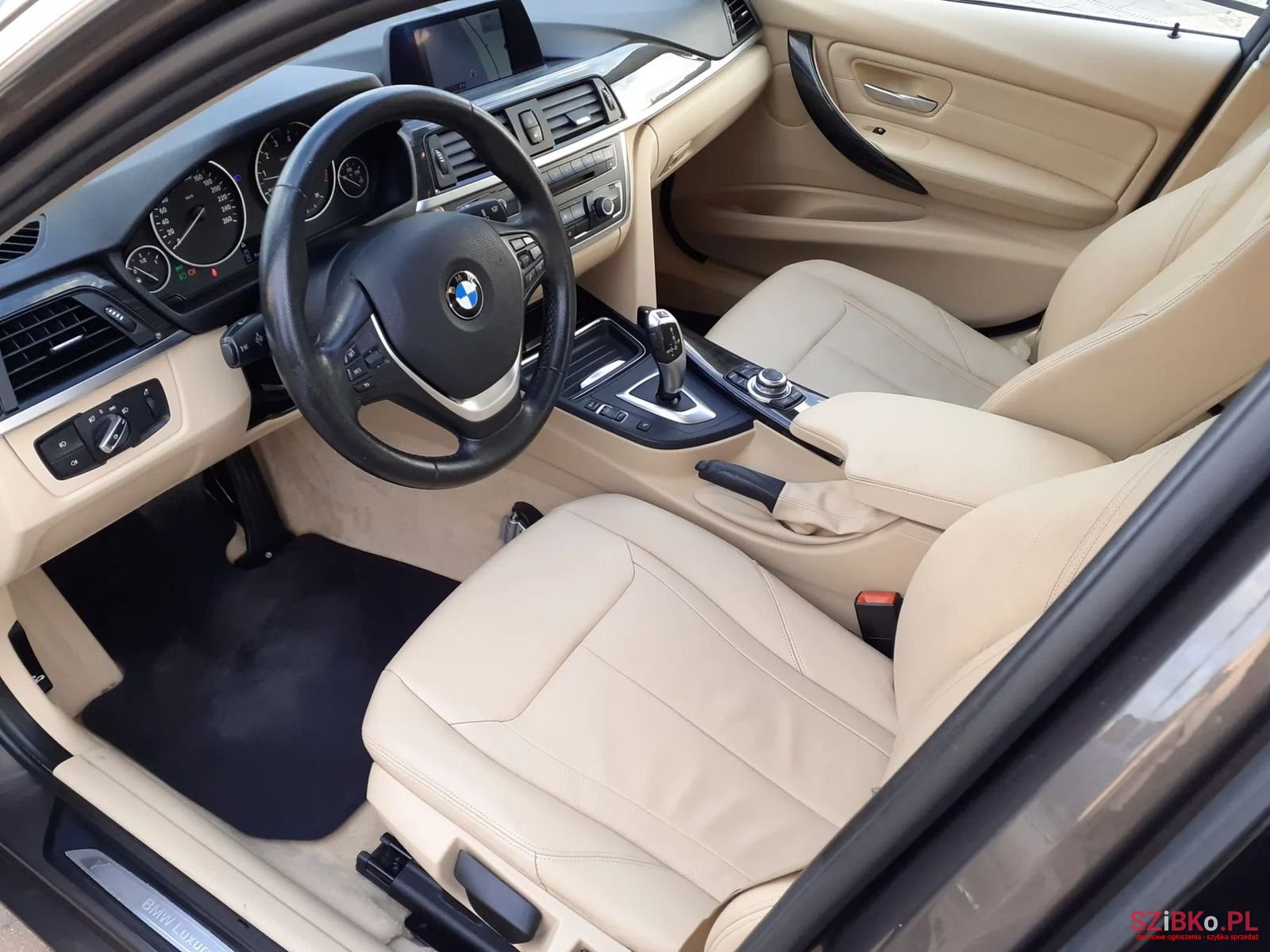 2012' BMW 3 Series photo #5