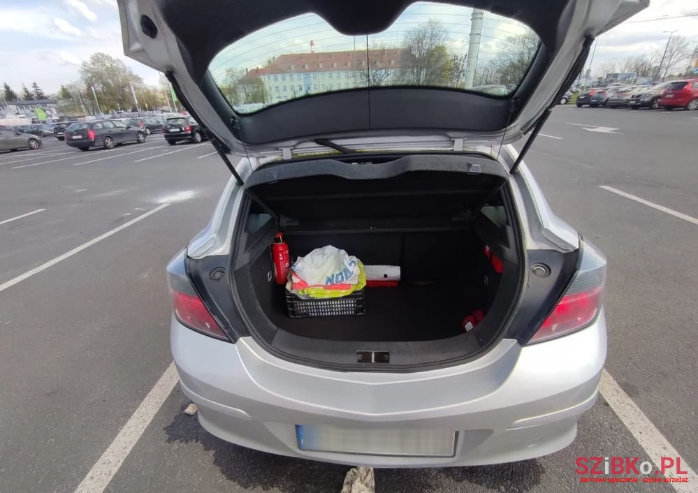 2008' Opel Astra photo #4