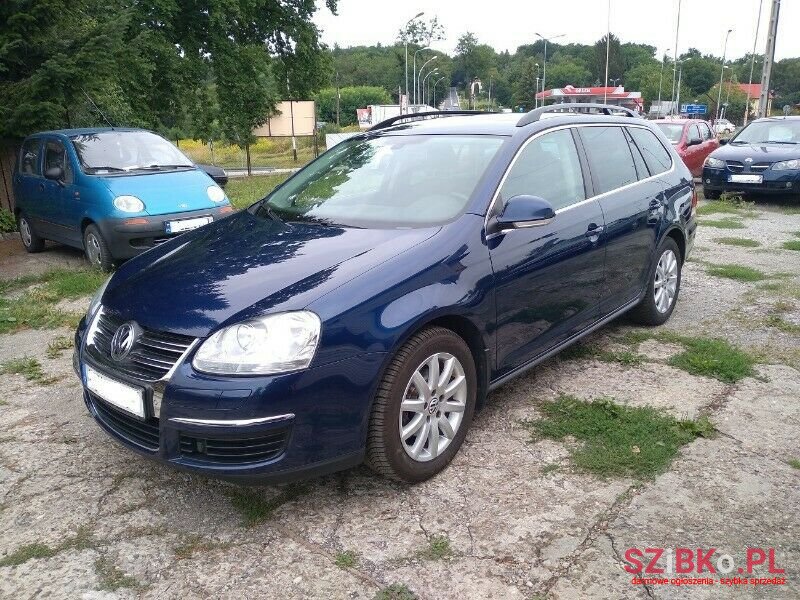 2009' Volkswagen Golf photo #3