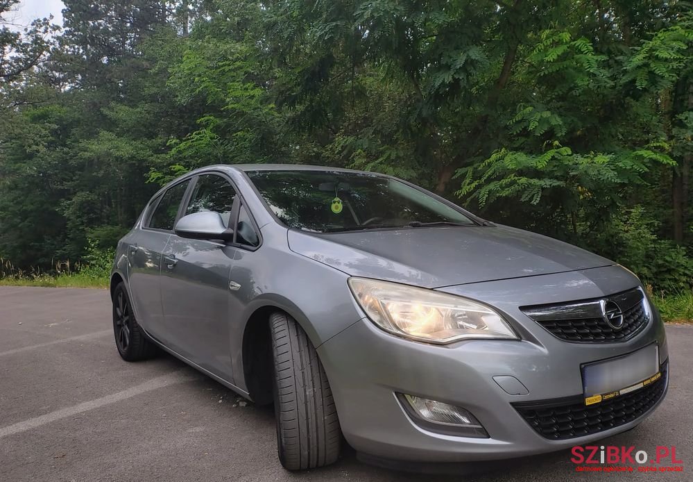 2010' Opel Astra Iv 2.0 Cdti Cosmo photo #2