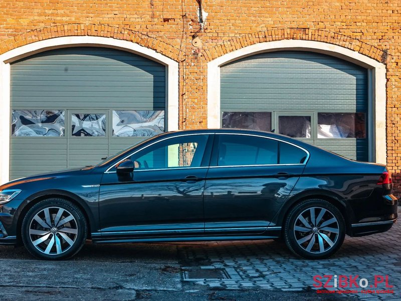 2017' Volkswagen Passat photo #5