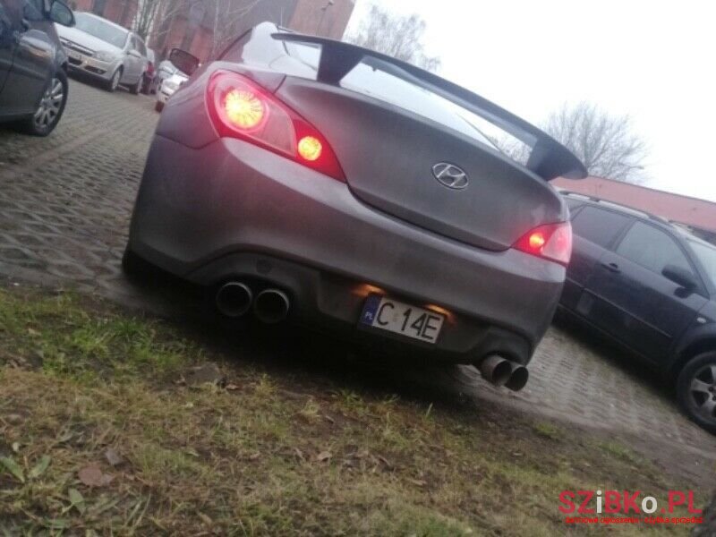 2010' Hyundai Genesis photo #2