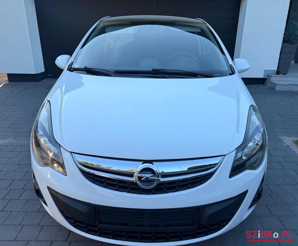 2011' Opel Corsa 1.4 16V Color Edition photo #2