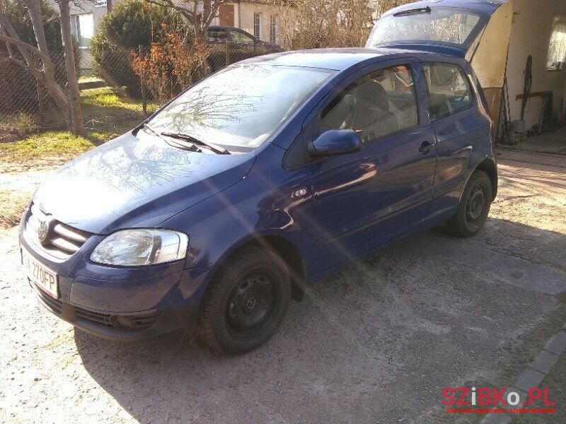 2005' Volkswagen Fox photo #2