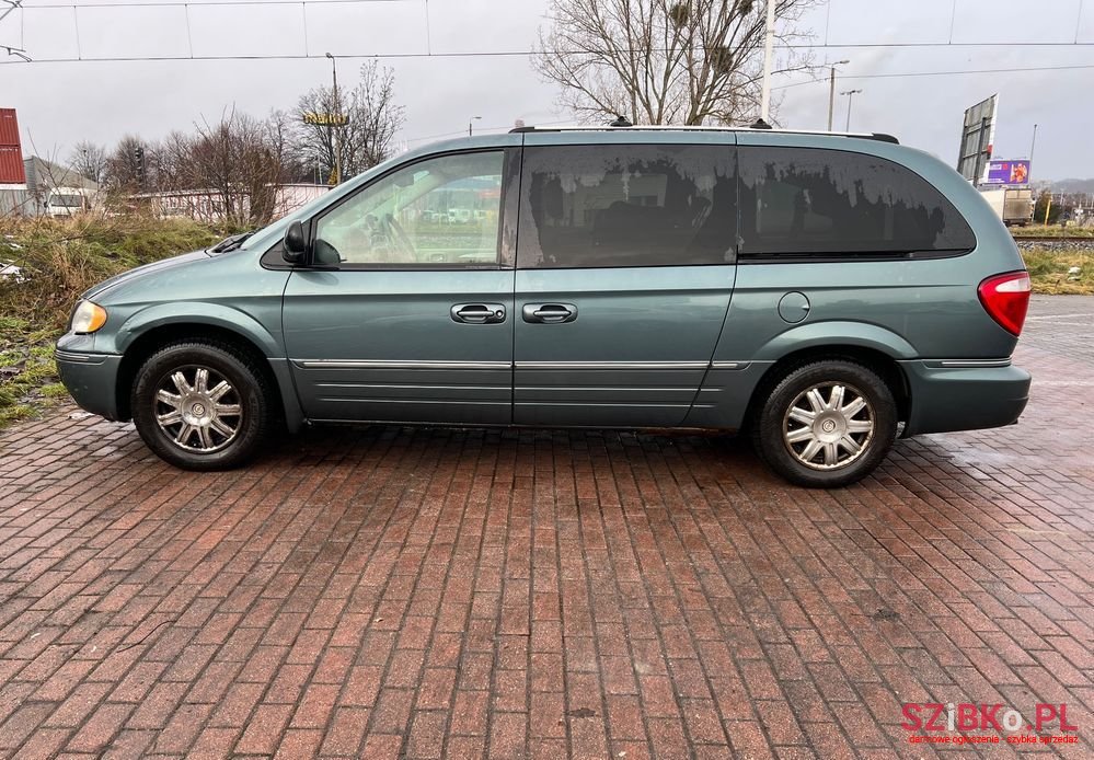 2005' Chrysler Town & Country 3.8 photo #6