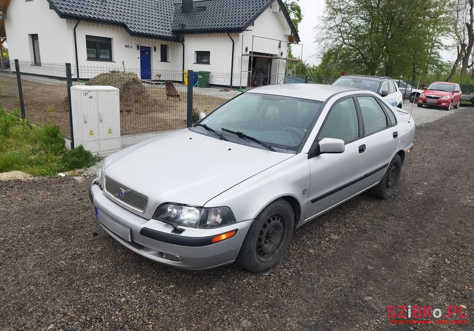 2001' Volvo V40 photo #1