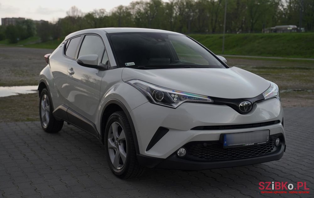 2023' Toyota C-HR Comfort photo #2