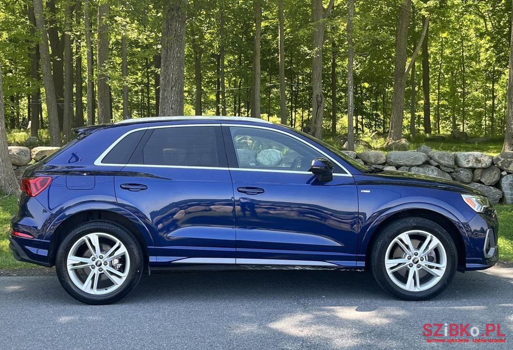 2021' Audi Q3 photo #3