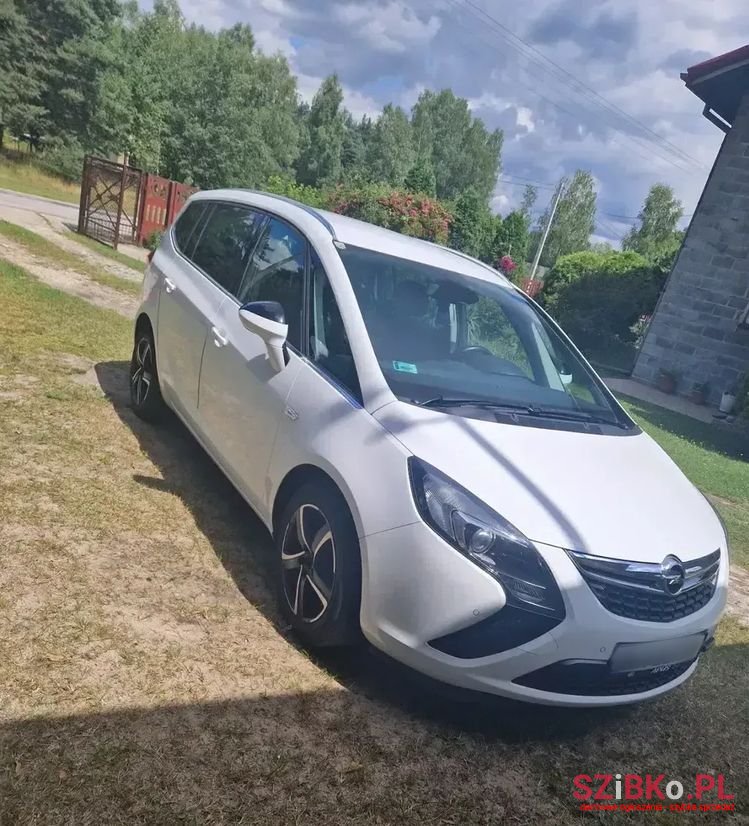 2012' Opel Zafira photo #1