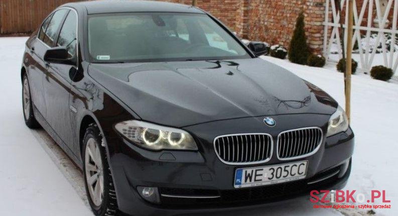2011' BMW 5 Series photo #1