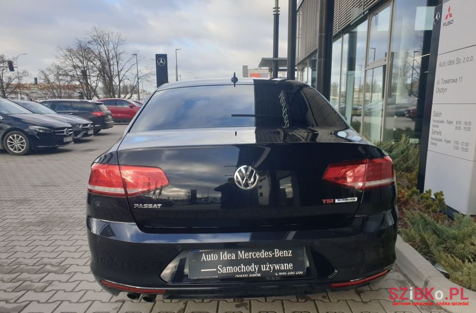 2017' Volkswagen Passat photo #4