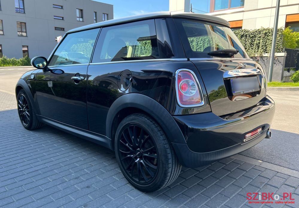 2011' MINI Cooper D photo #6