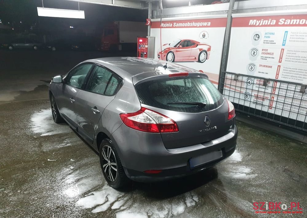 2011' Renault Megane photo #3
