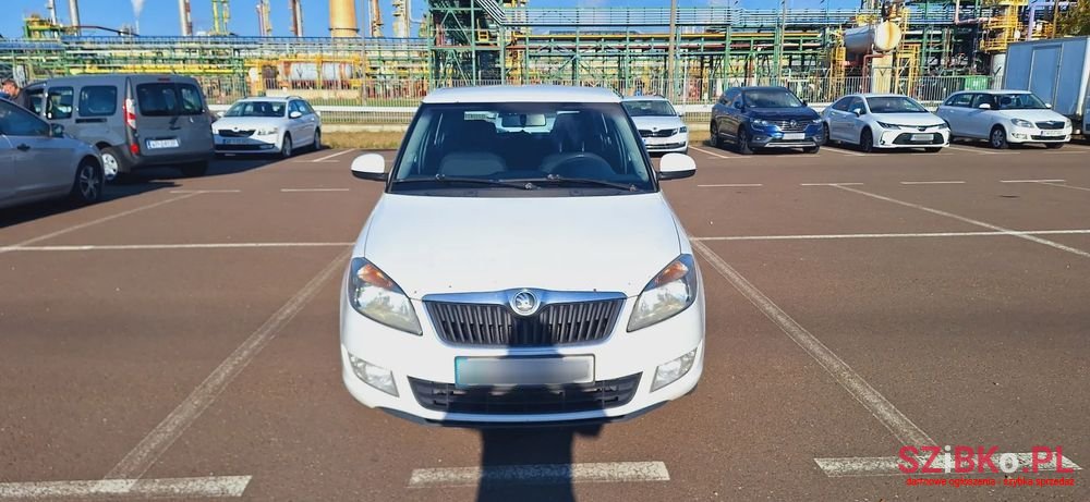 2013' Skoda Fabia photo #2