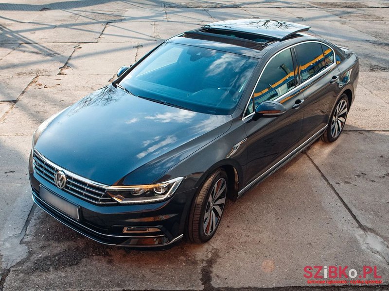 2017' Volkswagen Passat photo #4