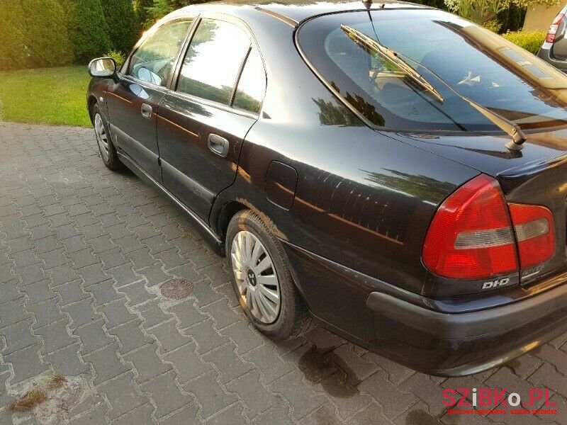 2002' Mitsubishi Carisma photo #2