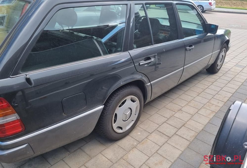 1994' Mercedes-Benz E-Class 220 T photo #5