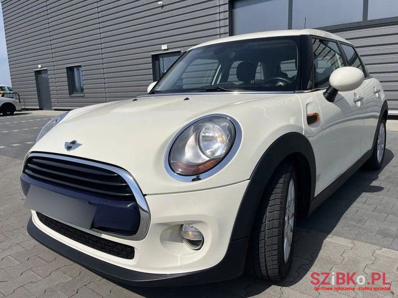 2016' MINI Cooper Standard photo #3