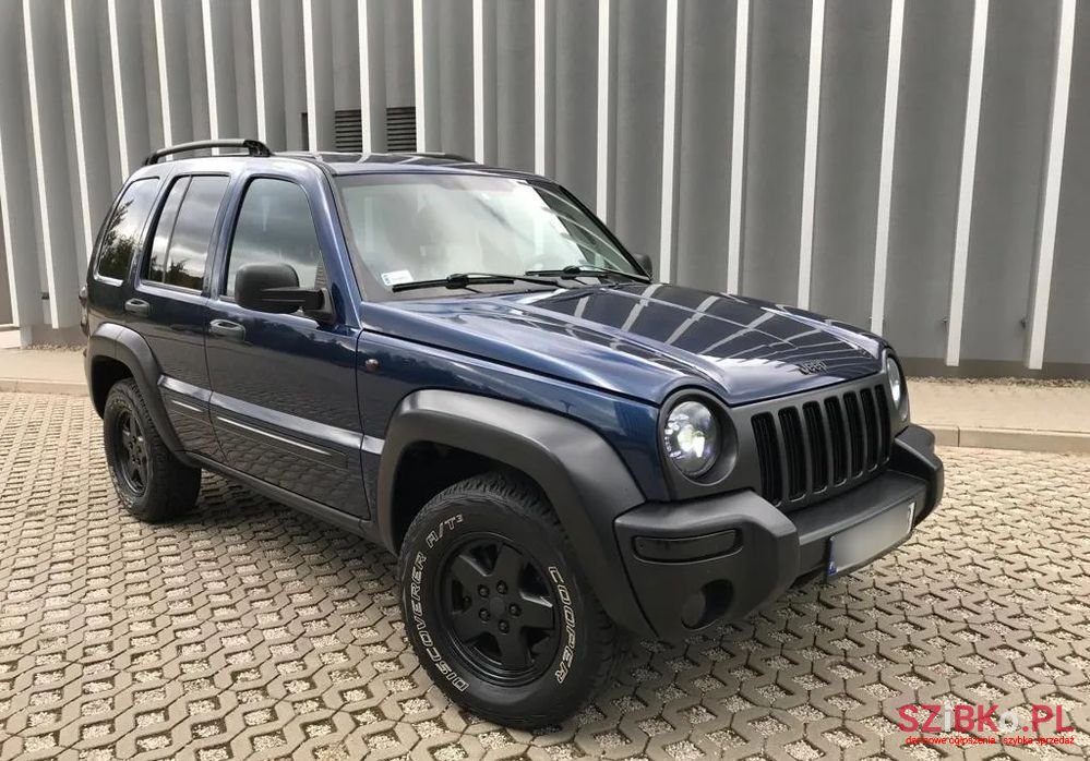 2004' Jeep Cherokee photo #3