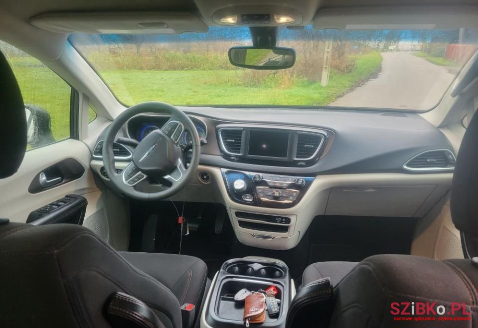 2018' Chrysler Pacifica photo #6