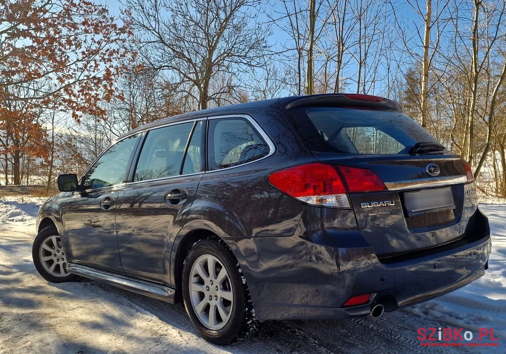 2010' Subaru Legacy 2.0I Trend photo #6