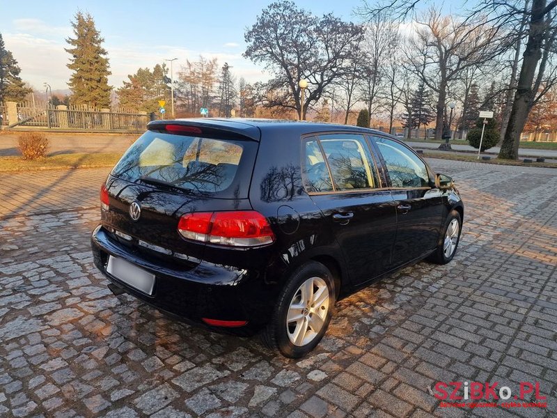 2010' Volkswagen Golf photo #3