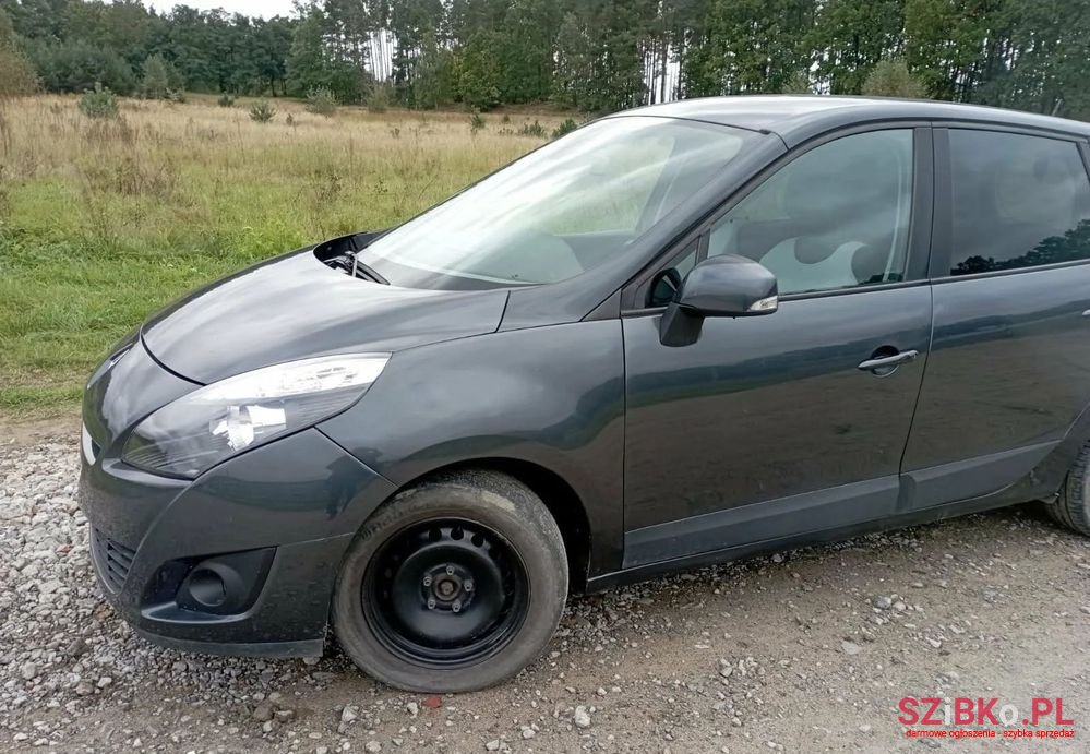 2010' Renault Grand Scenic photo #2