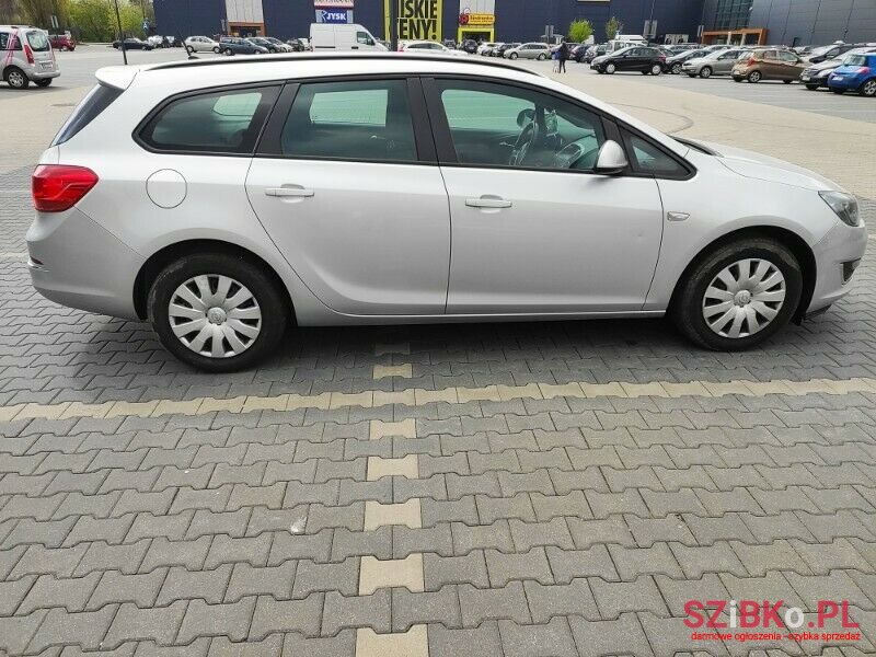 2013' Opel Astra photo #3