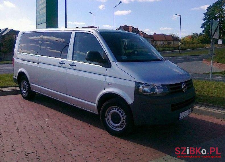 2011' Volkswagen Caravelle photo #1