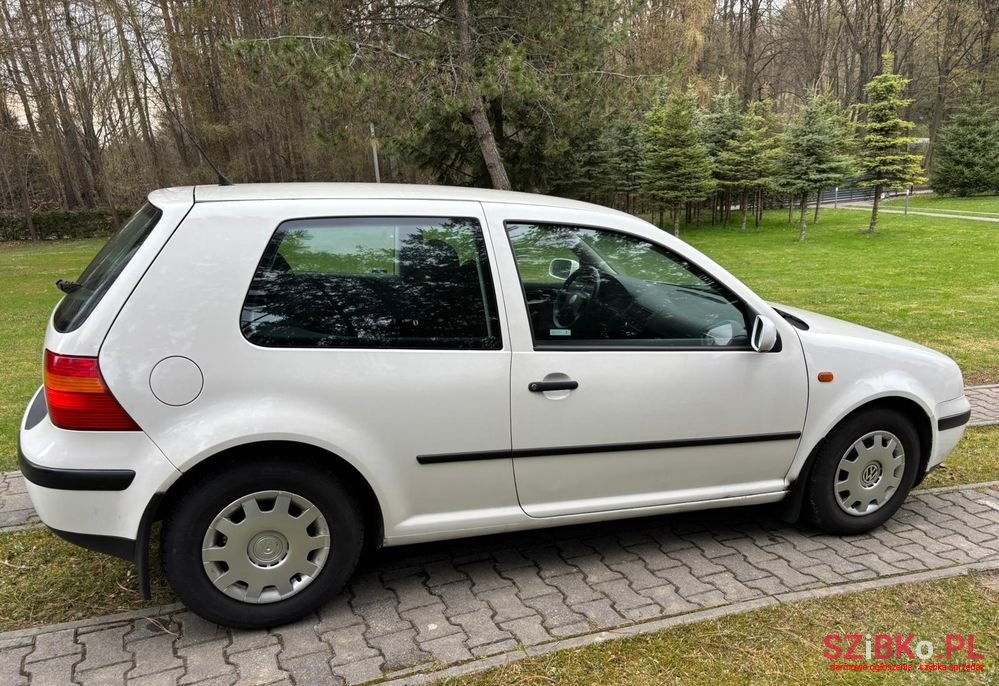 2002' Volkswagen Golf 1.4 Basis photo #4