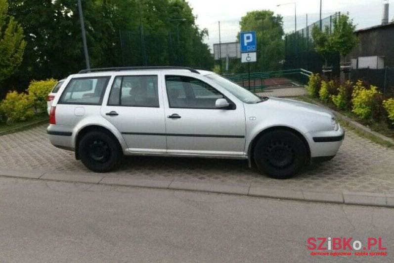 2003' Volkswagen Golf photo #1